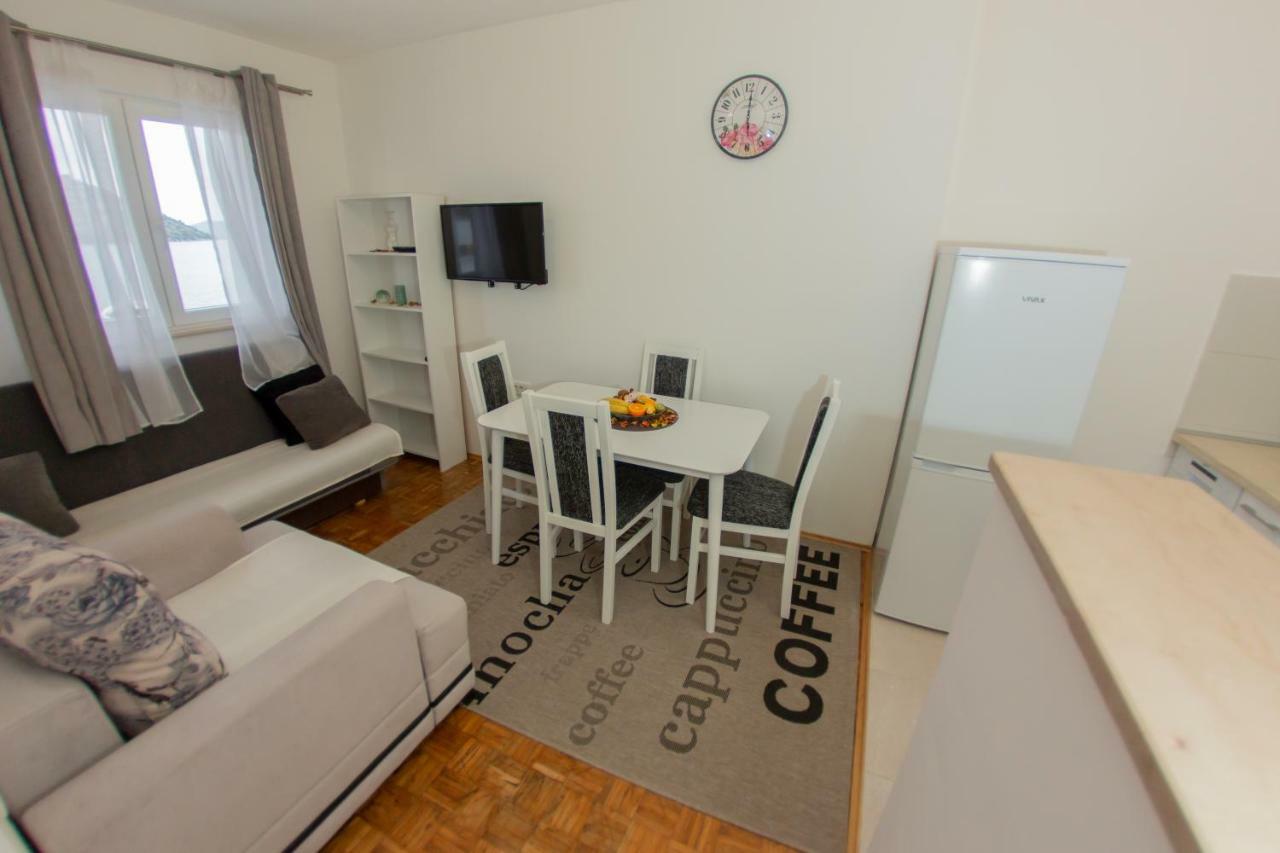 Apartmani Sunset Rogotin Buitenkant foto